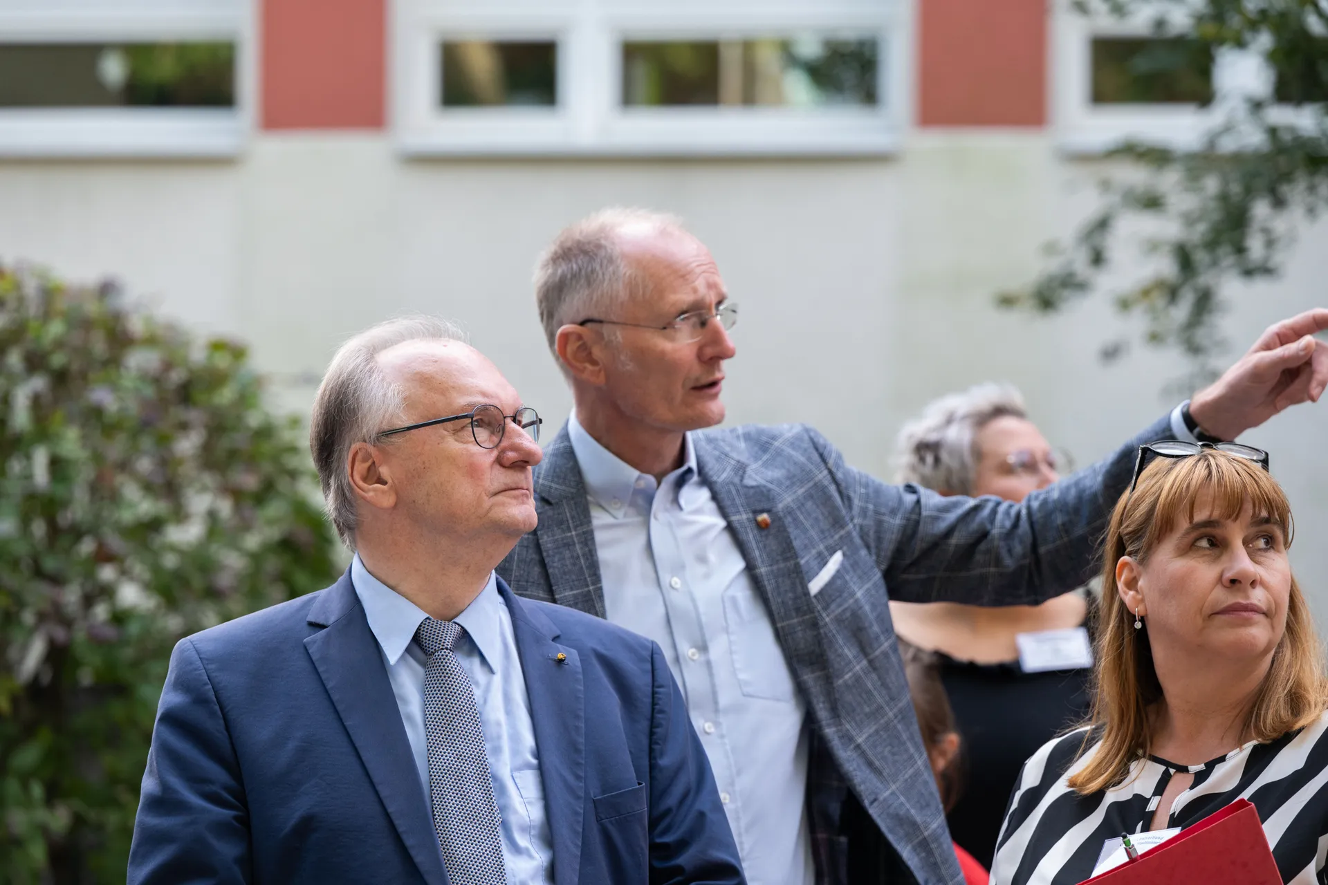 Andreas Dittmann mit Ministerpräsident Haseloff bei der Grundschule